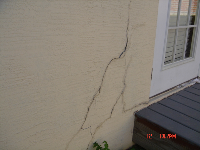 Sinkhole Florida cracks in stucco